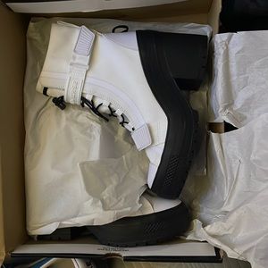 NEW Women's CONVERSE Chuck All Star GR82